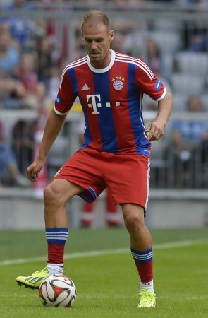 F1英国站梅赛德斯豪赌失败！轮胎策略险些让拉塞尔错失积分