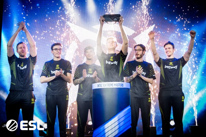 场上强势地 场上强势地